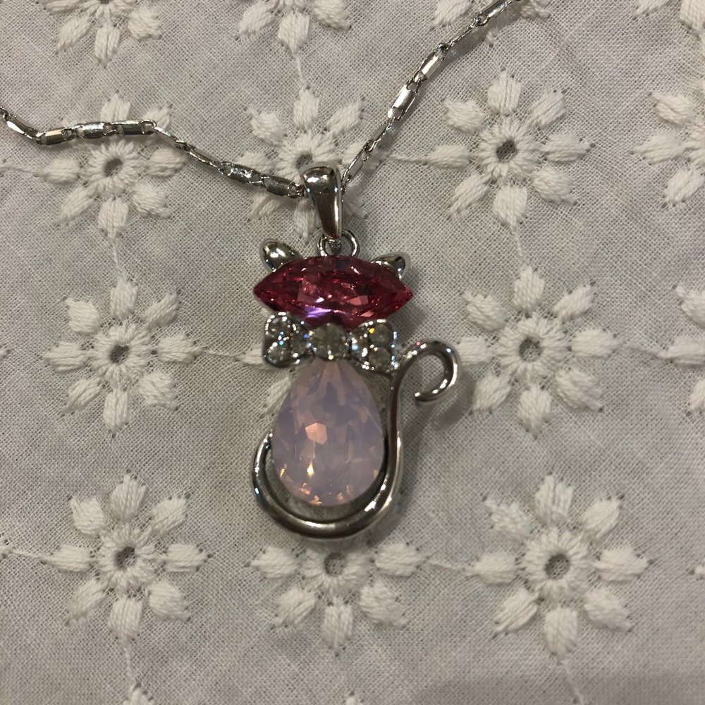 Pink cat pendant necklace
